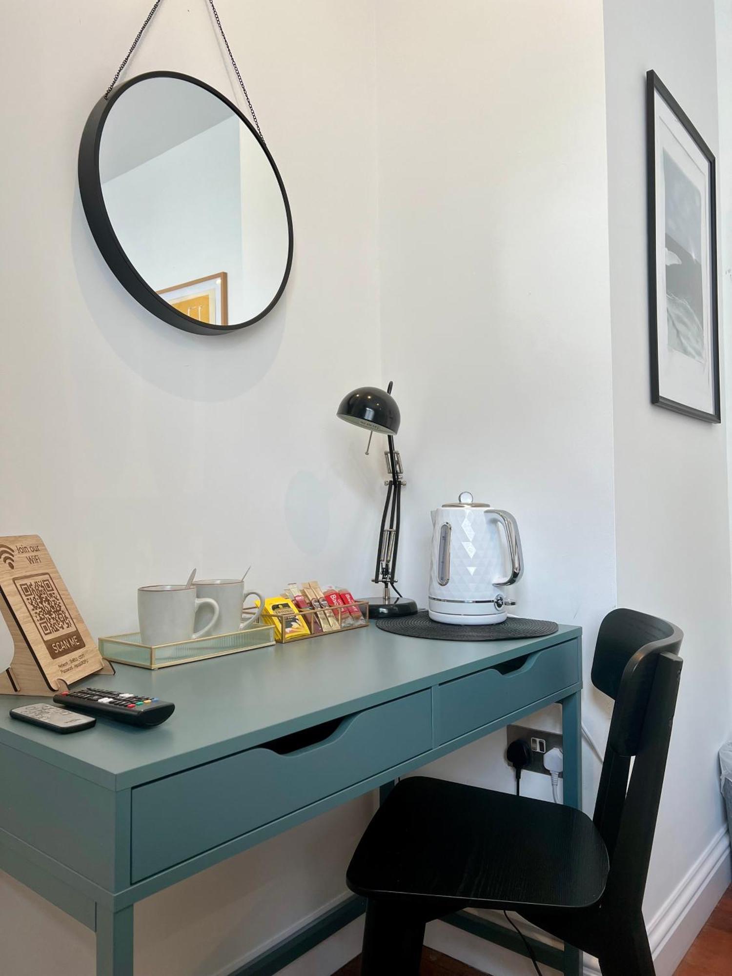 Private Double Room With Ensuite, No Breakfast, Truro City Centre Екстериор снимка