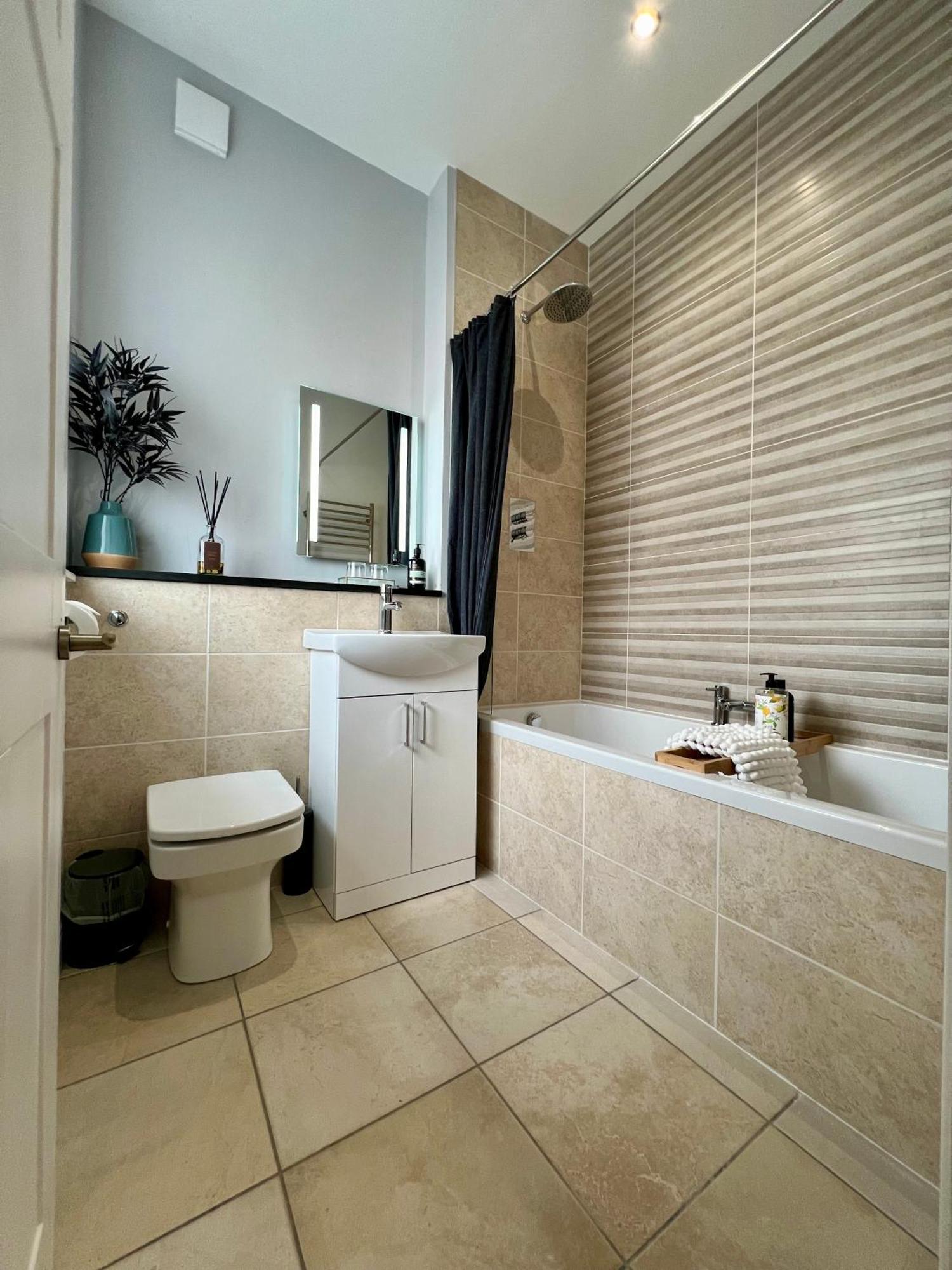 Private Double Room With Ensuite, No Breakfast, Truro City Centre Екстериор снимка