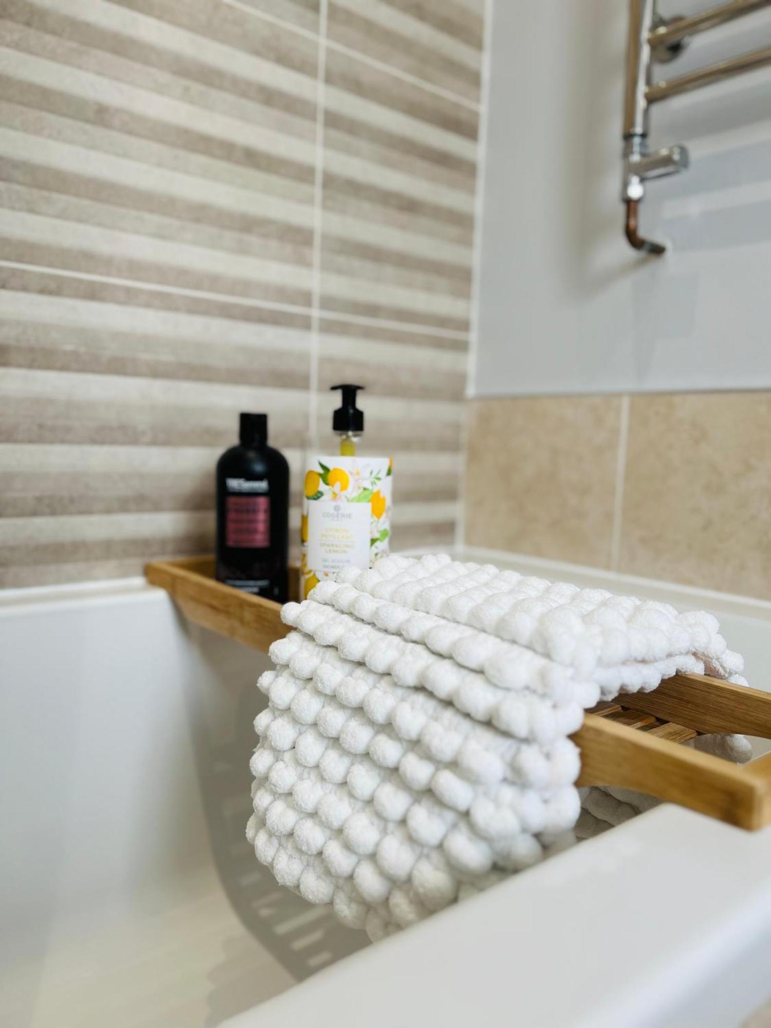 Private Double Room With Ensuite, No Breakfast, Truro City Centre Екстериор снимка